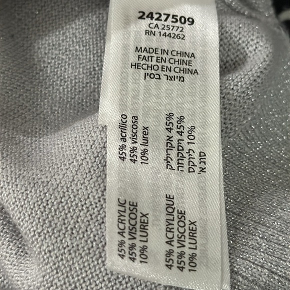 Cozy Gray Crew Neck Sweater with Soft Fabric - Picture 6 of 6